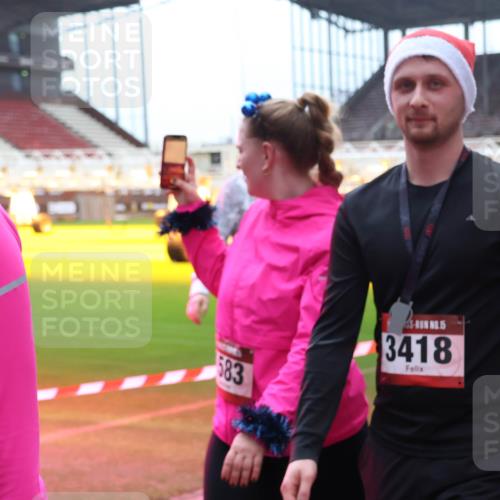 07.12.2025 - St. Pauli X-Mass-Run No. 15 Luisa Fischer http://msf.ph/oto/9389934 07.12.2025 12:08:17 Ziel 583, 15, 3418, 587, 849, 850, 1224, 1899, 1959, 2953, 2954, 3348, 3460, 3666, 3667, 3668, 3691, 3708, 3709, 3710, 3711, 3726, 3728, 3739, 3816, 3818, 3819, 3898, 3899, 4035, 4210, 4332, 4393, 4395, 4722, 4724, 4730, 4755, 4786, 4791, 4792 meine-sportfotos.de