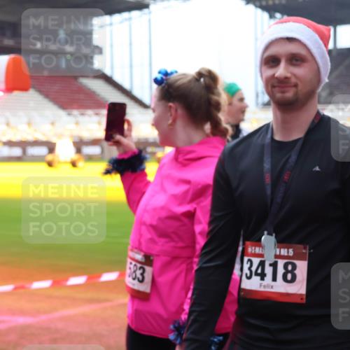 07.12.2025 - St. Pauli X-Mass-Run No. 15 Luisa Fischer http://msf.ph/oto/9389935 07.12.2025 12:08:17 Ziel 583, 15, 3418, 587, 849, 850, 1224, 1899, 1959, 2953, 2954, 3348, 3460, 3666, 3667, 3668, 3691, 3708, 3709, 3710, 3711, 3726, 3728, 3739, 3816, 3818, 3819, 3898, 3899, 4035, 4210, 4332, 4393, 4395, 4722, 4724, 4730, 4755, 4786, 4791, 4792 meine-sportfotos.de