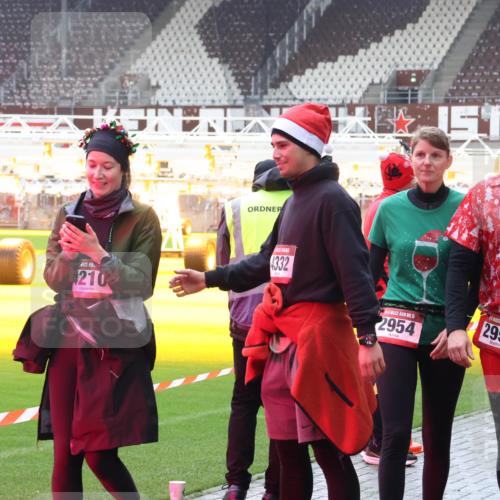 07.12.2025 - St. Pauli X-Mass-Run No. 15 Luisa Fischer http://msf.ph/oto/9389938 07.12.2025 12:08:36 Ziel 4360, 15, 4360, 210, 1332, 15, 2954, 15, 2953, 325, 334, 587, 849, 850, 1224, 1493, 1514, 1899, 1940, 1943, 2953, 2954, 3397, 3460, 3609, 3667, 3668, 3691, 3739, 3816, 3861, 3867, 3898, 3899, 4035, 4210, 4212, 4213, 4214, 4215, 4269, 4271, 4272, 4292, 4332, 4393, 4395, 4711, 4712, 4717, 4722, 4730 meine-sportfotos.de
