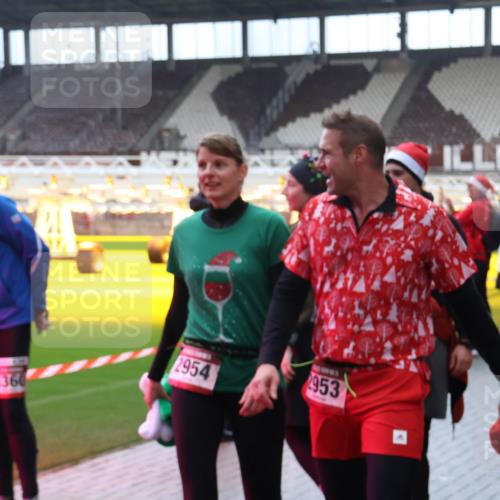 07.12.2025 - St. Pauli X-Mass-Run No. 15 Luisa Fischer http://msf.ph/oto/9389955 07.12.2025 12:08:39 Ziel 2954, 1360, 361, 953, 325, 334, 587, 849, 850, 1224, 1493, 1514, 1899, 1940, 1943, 2953, 2954, 3141, 3397, 3460, 3609, 3668, 3816, 3861, 3867, 3898, 3899, 4035, 4210, 4212, 4213, 4214, 4215, 4269, 4271, 4272, 4292, 4393, 4395, 4711, 4712, 4717, 4722, 4730 meine-sportfotos.de