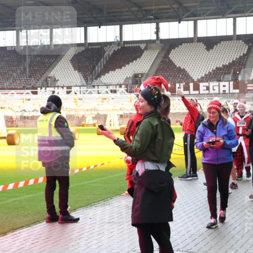 07.12.2025 - St. Pauli X-Mass-Run No. 15 Luisa Fischer http://msf.ph/oto/9389961 07.12.2025 12:08:41 Ziel 4360, 5, 60, 3899, 3711, 84, 325, 334, 587, 849, 850, 1224, 1493, 1514, 1899, 1940, 1943, 2953, 2954, 3141, 3397, 3609, 3668, 3816, 3861, 3867, 3898, 3899, 4035, 4212, 4213, 4214, 4215, 4269, 4271, 4272, 4292, 4393, 4395, 4711, 4712, 4717, 4722 meine-sportfotos.de
