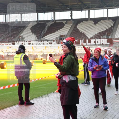 07.12.2025 - St. Pauli X-Mass-Run No. 15 Luisa Fischer http://msf.ph/oto/9389962 07.12.2025 12:08:42 Ziel 4360, 4360, 3899, 8, 3728, 325, 334, 587, 849, 850, 1224, 1493, 1514, 1899, 1940, 1943, 2953, 2954, 3141, 3397, 3609, 3668, 3816, 3861, 3867, 3898, 3899, 4035, 4212, 4213, 4214, 4215, 4269, 4271, 4272, 4292, 4393, 4395, 4711, 4712, 4717, 4722 meine-sportfotos.de