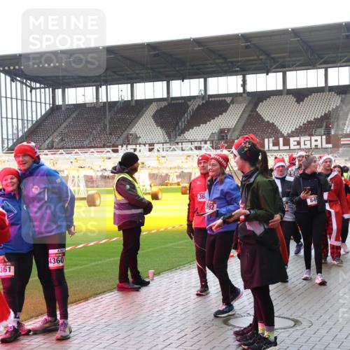 07.12.2025 - St. Pauli X-Mass-Run No. 15 Luisa Fischer http://msf.ph/oto/9389965 07.12.2025 12:08:45 Ziel 361, 4360, 4360, 36, 3692, 849, 325, 334, 587, 849, 850, 1224, 1493, 1514, 1899, 1940, 1943, 2873, 2889, 2892, 2953, 2954, 3141, 3397, 3609, 3668, 3861, 3867, 3898, 3899, 4035, 4212, 4213, 4214, 4215, 4252, 4269, 4271, 4272, 4292, 4393, 4395, 4422, 4711, 4712, 4717, 4722 meine-sportfotos.de
