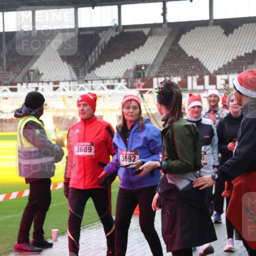 07.12.2025 - St. Pauli X-Mass-Run No. 15 Luisa Fischer http://msf.ph/oto/9389968 07.12.2025 12:08:46 Ziel 4360, 360, 3689, 3692, 325, 334, 587, 849, 850, 1214, 1224, 1253, 1493, 1514, 1899, 1940, 1943, 2873, 2889, 2892, 2953, 2954, 3141, 3397, 3609, 3668, 3861, 3867, 3898, 3899, 4035, 4212, 4213, 4214, 4215, 4252, 4269, 4271, 4272, 4292, 4393, 4395, 4422, 4711, 4712, 4717, 4722 meine-sportfotos.de