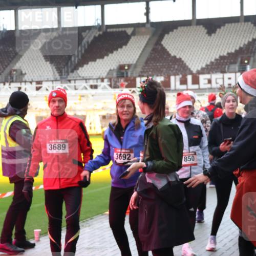 07.12.2025 - St. Pauli X-Mass-Run No. 15 Luisa Fischer http://msf.ph/oto/9389969 07.12.2025 12:08:46 Ziel 3689, 3692, 850, 325, 334, 587, 849, 850, 1214, 1224, 1253, 1493, 1514, 1899, 1940, 1943, 2873, 2889, 2892, 2953, 2954, 3141, 3397, 3609, 3668, 3861, 3867, 3898, 3899, 4035, 4212, 4213, 4214, 4215, 4252, 4269, 4271, 4272, 4292, 4393, 4395, 4422, 4711, 4712, 4717, 4722 meine-sportfotos.de
