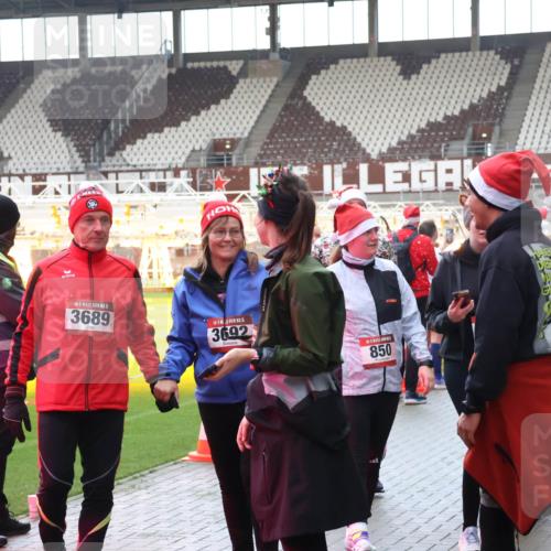 07.12.2025 - St. Pauli X-Mass-Run No. 15 Luisa Fischer http://msf.ph/oto/9389971 07.12.2025 12:08:46 Ziel 5, 3689, 15, 3692, 850, 325, 334, 587, 849, 850, 1214, 1224, 1253, 1493, 1514, 1899, 1940, 1943, 2873, 2889, 2892, 2953, 2954, 3141, 3397, 3609, 3668, 3861, 3867, 3898, 3899, 4035, 4212, 4213, 4214, 4215, 4252, 4269, 4271, 4272, 4292, 4393, 4395, 4422, 4711, 4712, 4717, 4722 meine-sportfotos.de