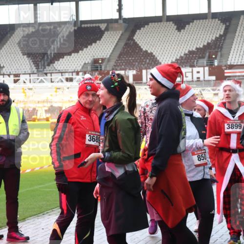 07.12.2025 - St. Pauli X-Mass-Run No. 15 Luisa Fischer http://msf.ph/oto/9389978 07.12.2025 12:08:48 Ziel 670, 3689, 850, 3899, 849, 325, 334, 587, 1214, 1219, 1224, 1253, 1493, 1514, 1899, 1940, 1943, 2679, 2873, 2889, 2892, 2953, 2954, 3141, 3397, 3595, 3609, 3668, 3861, 3867, 3898, 3899, 4035, 4084, 4182, 4183, 4212, 4213, 4214, 4215, 4252, 4269, 4271, 4272, 4292, 4393, 4395, 4422, 4711, 4712, 4717, 4722 meine-sportfotos.de