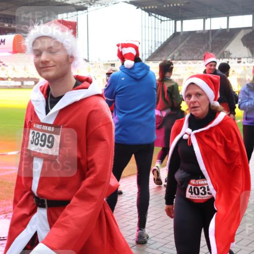 07.12.2025 - St. Pauli X-Mass-Run No. 15 Luisa Fischer http://msf.ph/oto/9389988 07.12.2025 12:08:56 Ziel 15, 3899, 403, 869, 3689, 1, 325, 334, 586, 1214, 1219, 1224, 1253, 1269, 1270, 1493, 1514, 1901, 1940, 1943, 2679, 2873, 2889, 2892, 3141, 3230, 3233, 3397, 3595, 3609, 3861, 3867, 3876, 4084, 4086, 4137, 4138, 4182, 4183, 4212, 4213, 4214, 4215, 4252, 4269, 4271, 4272, 4292, 4294, 4295, 4297, 4422, 4429, 4711, 4712, 4717, 4720 meine-sportfotos.de