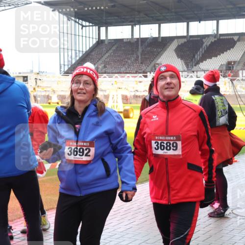 07.12.2025 - St. Pauli X-Mass-Run No. 15 Luisa Fischer http://msf.ph/oto/9390000 07.12.2025 12:09:00 Ziel 15, 3692, 15, 3689, 325, 334, 586, 1214, 1219, 1253, 1269, 1270, 1493, 1514, 1901, 1940, 1943, 2679, 2873, 2889, 2892, 3141, 3230, 3233, 3397, 3595, 3609, 3861, 3867, 3876, 4084, 4086, 4137, 4138, 4182, 4183, 4212, 4213, 4214, 4215, 4252, 4269, 4271, 4272, 4292, 4294, 4295, 4297, 4422, 4429, 4711, 4712, 4717, 4720 meine-sportfotos.de