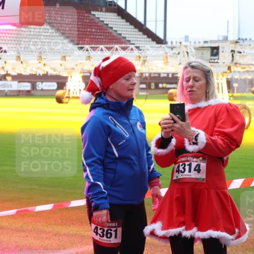 07.12.2025 - St. Pauli X-Mass-Run No. 15 Luisa Fischer http://msf.ph/oto/9390009 07.12.2025 12:09:11 Ziel 15, 4361, 15, 4314, 325, 334, 586, 643, 775, 807, 1214, 1219, 1253, 1269, 1270, 1405, 1493, 1514, 1652, 1653, 1685, 1901, 1940, 1943, 2414, 2679, 2731, 2873, 2889, 2892, 3141, 3230, 3233, 3397, 3595, 3609, 3861, 3867, 3876, 4084, 4086, 4137, 4138, 4182, 4183, 4212, 4213, 4214, 4215, 4252, 4269, 4271, 4272, 4292, 4294, 4295, 4297, 4422, 4429, 4711, 4712, 4717, 4720 meine-sportfotos.de