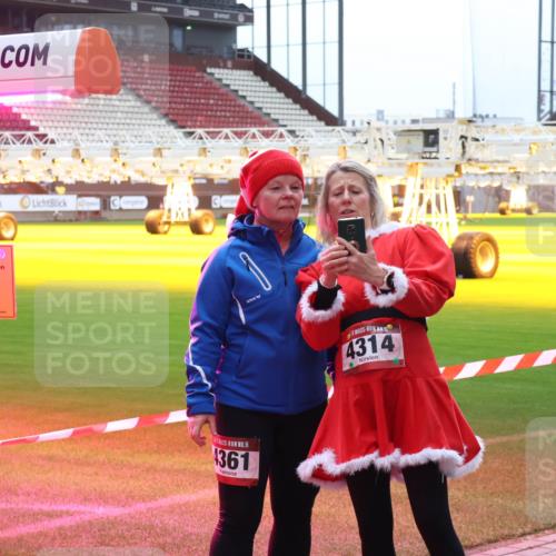 07.12.2025 - St. Pauli X-Mass-Run No. 15 Luisa Fischer http://msf.ph/oto/9390013 07.12.2025 12:09:12 Ziel 15, 4361, 15, 4314, 325, 334, 586, 643, 775, 807, 1214, 1219, 1253, 1269, 1270, 1405, 1493, 1514, 1652, 1653, 1685, 1901, 1940, 1943, 2414, 2679, 2731, 2873, 2889, 2892, 3141, 3230, 3233, 3397, 3595, 3609, 3876, 4084, 4086, 4137, 4138, 4182, 4183, 4212, 4213, 4214, 4252, 4269, 4271, 4272, 4292, 4294, 4295, 4297, 4422, 4429, 4711, 4712, 4717, 4720 meine-sportfotos.de