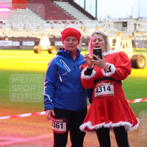 07.12.2025 - St. Pauli X-Mass-Run No. 15 Luisa Fischer http://msf.ph/oto/9390016 07.12.2025 12:09:13 Ziel 361, 4314, 325, 334, 586, 643, 775, 807, 1214, 1219, 1253, 1269, 1270, 1405, 1493, 1514, 1652, 1653, 1685, 1901, 1940, 1943, 2414, 2679, 2731, 2873, 2889, 2892, 3141, 3230, 3233, 3397, 3595, 3876, 4084, 4086, 4137, 4138, 4182, 4183, 4212, 4214, 4252, 4269, 4271, 4272, 4292, 4294, 4295, 4297, 4422, 4429, 4711, 4712, 4717, 4720 meine-sportfotos.de