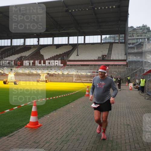 07.12.2025 - St. Pauli X-Mass-Run No. 15 Fabian Wolf http://msf.ph/oto/9390018 07.12.2025 10:22:51 Ziel 794, 2638, 3780, 4287, 4407, 4411, 4419, 4509, 4539 meine-sportfotos.de