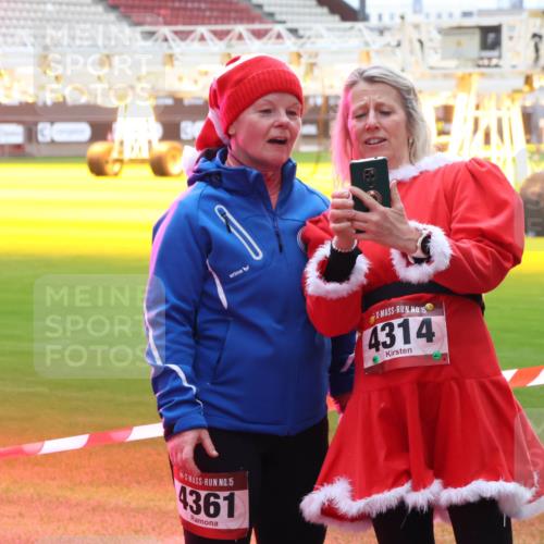07.12.2025 - St. Pauli X-Mass-Run No. 15 Luisa Fischer http://msf.ph/oto/9390019 07.12.2025 12:09:14 Ziel 15, 4361, 15, 4314, 325, 334, 586, 643, 775, 807, 1214, 1219, 1253, 1269, 1270, 1405, 1493, 1514, 1652, 1653, 1685, 1901, 1940, 1943, 2414, 2679, 2731, 2873, 2889, 2892, 3141, 3230, 3233, 3397, 3595, 3876, 4084, 4086, 4137, 4138, 4182, 4183, 4214, 4252, 4269, 4271, 4272, 4292, 4294, 4295, 4297, 4422, 4429, 4711, 4712, 4717, 4720 meine-sportfotos.de