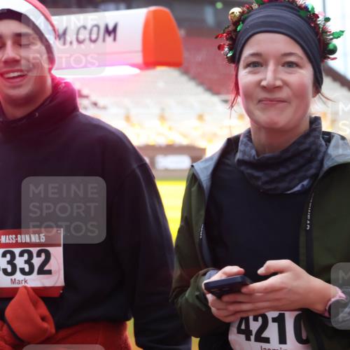 07.12.2025 - St. Pauli X-Mass-Run No. 15 Luisa Fischer http://msf.ph/oto/9390023 07.12.2025 12:09:21 Ziel 15, 4332, 4210, 586, 643, 775, 807, 1214, 1219, 1253, 1269, 1270, 1405, 1652, 1653, 1685, 1901, 2414, 2679, 2731, 2873, 2889, 2892, 3141, 3230, 3233, 3595, 3876, 3947, 3966, 4084, 4086, 4137, 4138, 4182, 4183, 4196, 4197, 4198, 4252, 4267, 4282, 4283, 4294, 4295, 4297, 4422, 4429, 4711, 4712, 4717, 4720 meine-sportfotos.de