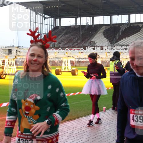 07.12.2025 - St. Pauli X-Mass-Run No. 15 Luisa Fischer http://msf.ph/oto/9390027 07.12.2025 12:09:24 Ziel 4302, 15, 4395, 138, 586, 643, 775, 807, 1214, 1219, 1253, 1269, 1270, 1405, 1652, 1653, 1685, 1725, 1901, 2009, 2414, 2679, 2731, 2873, 2889, 2892, 3141, 3230, 3233, 3538, 3595, 3876, 3947, 3955, 3966, 4084, 4086, 4137, 4138, 4182, 4183, 4196, 4197, 4198, 4252, 4267, 4282, 4283, 4294, 4295, 4297, 4422, 4429, 4720 meine-sportfotos.de