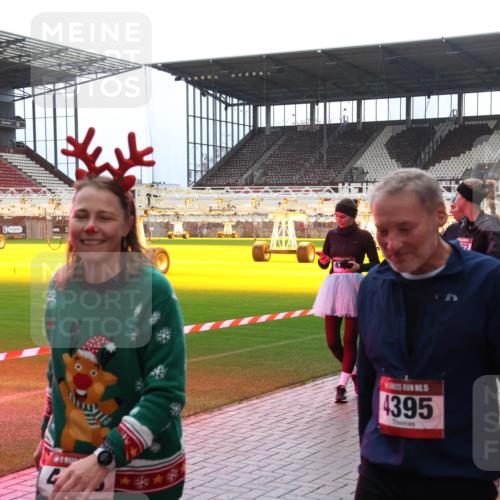 07.12.2025 - St. Pauli X-Mass-Run No. 15 Luisa Fischer http://msf.ph/oto/9390028 07.12.2025 12:09:25 Ziel 4395, 02, 427, 37, 138, 586, 643, 775, 807, 1214, 1219, 1253, 1269, 1270, 1405, 1652, 1653, 1685, 1725, 1727, 1901, 2009, 2414, 2679, 2731, 2873, 2889, 2892, 3141, 3230, 3233, 3538, 3595, 3876, 3947, 3955, 3966, 4084, 4086, 4137, 4138, 4182, 4183, 4196, 4197, 4198, 4252, 4267, 4282, 4283, 4294, 4295, 4297, 4422, 4429, 4720 meine-sportfotos.de