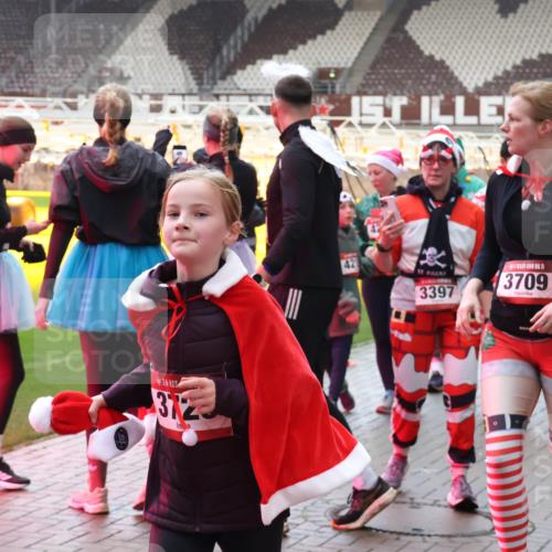 07.12.2025 - St. Pauli X-Mass-Run No. 15 Luisa Fischer http://msf.ph/oto/9390031 07.12.2025 12:09:26 Ziel 372, 42, 3397, 15, 3709, 288, 138, 586, 643, 775, 807, 1214, 1219, 1253, 1269, 1270, 1405, 1652, 1653, 1685, 1725, 1727, 1901, 2009, 2414, 2679, 2731, 2873, 2889, 2892, 3230, 3233, 3538, 3595, 3876, 3947, 3955, 3966, 4084, 4086, 4137, 4138, 4182, 4183, 4196, 4197, 4198, 4252, 4267, 4282, 4283, 4294, 4295, 4297, 4422, 4429, 4720 meine-sportfotos.de