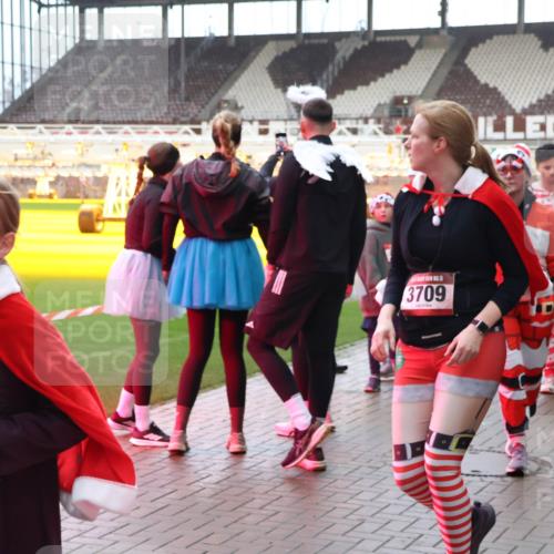 07.12.2025 - St. Pauli X-Mass-Run No. 15 Luisa Fischer http://msf.ph/oto/9390034 07.12.2025 12:09:27 Ziel 15, 2, 3709, 15, 3728, 138, 586, 643, 775, 807, 1214, 1219, 1253, 1269, 1270, 1405, 1652, 1653, 1685, 1725, 1727, 1901, 2009, 2414, 2679, 2731, 2873, 2889, 2892, 3230, 3233, 3538, 3595, 3876, 3947, 3955, 3966, 4084, 4086, 4137, 4138, 4182, 4183, 4196, 4197, 4198, 4252, 4267, 4282, 4283, 4294, 4295, 4297, 4422, 4429, 4720 meine-sportfotos.de