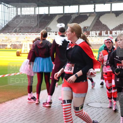 07.12.2025 - St. Pauli X-Mass-Run No. 15 Luisa Fischer http://msf.ph/oto/9390035 07.12.2025 12:09:27 Ziel 3709, 33, 3725, 15, 3728, 471, 138, 586, 643, 775, 807, 1214, 1219, 1253, 1269, 1270, 1405, 1652, 1653, 1685, 1725, 1727, 1901, 2009, 2414, 2679, 2731, 2873, 2889, 2892, 3230, 3233, 3538, 3595, 3876, 3947, 3955, 3966, 4084, 4086, 4137, 4138, 4182, 4183, 4196, 4197, 4198, 4252, 4267, 4282, 4283, 4294, 4295, 4297, 4422, 4429, 4720 meine-sportfotos.de