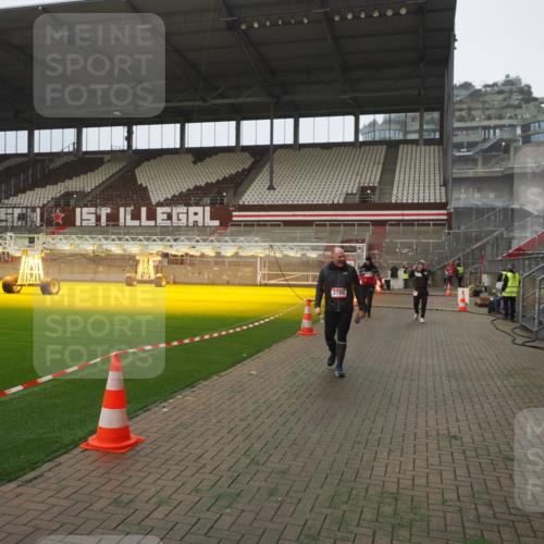 07.12.2025 - St. Pauli X-Mass-Run No. 15 Fabian Wolf http://msf.ph/oto/9390036 07.12.2025 10:22:54 Ziel 794, 2638, 3780, 4287, 4407, 4411, 4419, 4509, 4539 meine-sportfotos.de