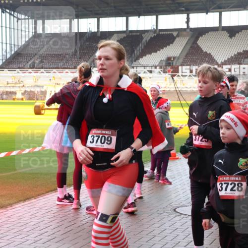 07.12.2025 - St. Pauli X-Mass-Run No. 15 Luisa Fischer http://msf.ph/oto/9390037 07.12.2025 12:09:27 Ziel 15, 3709, 1, 42, 3723, 44, 15, 3728, 34, 4711, 138, 586, 643, 775, 807, 1214, 1219, 1253, 1269, 1270, 1405, 1652, 1653, 1685, 1725, 1727, 1901, 2009, 2414, 2679, 2731, 2873, 2889, 2892, 3230, 3233, 3538, 3595, 3876, 3947, 3955, 3966, 4084, 4086, 4137, 4138, 4182, 4183, 4196, 4197, 4198, 4252, 4267, 4282, 4283, 4294, 4295, 4297, 4422, 4429, 4720 meine-sportfotos.de