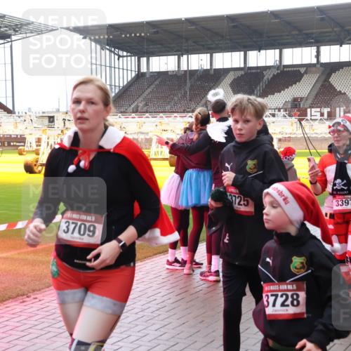 07.12.2025 - St. Pauli X-Mass-Run No. 15 Luisa Fischer http://msf.ph/oto/9390039 07.12.2025 12:09:28 Ziel 3709, 3725, 15, 3728, 3397, 2892, 138, 586, 643, 775, 807, 1214, 1219, 1253, 1269, 1270, 1405, 1652, 1653, 1685, 1725, 1727, 1901, 2009, 2414, 2679, 2731, 2873, 2889, 2892, 3230, 3233, 3538, 3595, 3876, 3947, 3955, 3966, 4084, 4086, 4137, 4138, 4182, 4183, 4196, 4197, 4198, 4252, 4267, 4282, 4283, 4294, 4295, 4297, 4422, 4429, 4720 meine-sportfotos.de