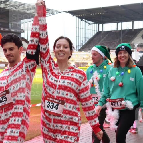 07.12.2025 - St. Pauli X-Mass-Run No. 15 Luisa Fischer http://msf.ph/oto/9390047 07.12.2025 12:09:33 Ziel 15, 325, 15, 334, 712, 4717, 138, 586, 643, 775, 807, 1214, 1219, 1253, 1269, 1270, 1405, 1652, 1653, 1685, 1725, 1727, 1901, 2009, 2414, 2679, 2731, 3230, 3233, 3538, 3595, 3876, 3947, 3955, 3966, 4084, 4086, 4137, 4138, 4182, 4183, 4196, 4197, 4198, 4267, 4282, 4283, 4294, 4295, 4297, 4422, 4429, 4720 meine-sportfotos.de
