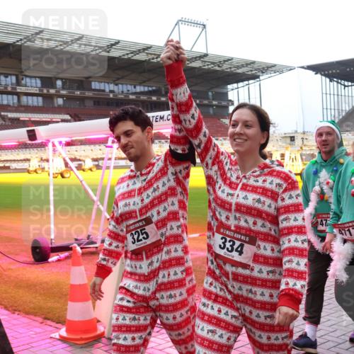 07.12.2025 - St. Pauli X-Mass-Run No. 15 Luisa Fischer http://msf.ph/oto/9390049 07.12.2025 12:09:34 Ziel 15, 325, 15, 334, 47, 471, 138, 586, 643, 775, 807, 1214, 1219, 1253, 1269, 1270, 1405, 1652, 1653, 1685, 1725, 1727, 1901, 2009, 2414, 2679, 2731, 3230, 3233, 3538, 3595, 3876, 3947, 3955, 3966, 4084, 4086, 4137, 4138, 4182, 4183, 4196, 4197, 4198, 4267, 4282, 4283, 4294, 4295, 4297, 4429, 4720 meine-sportfotos.de