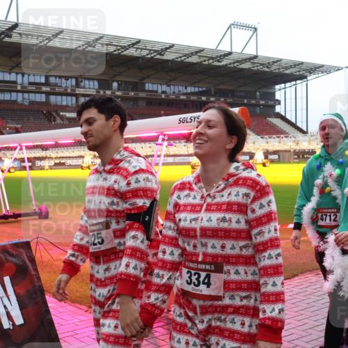 07.12.2025 - St. Pauli X-Mass-Run No. 15 Luisa Fischer http://msf.ph/oto/9390050 07.12.2025 12:09:34 Ziel 25, 15, 334, 4712, 138, 586, 643, 775, 807, 1214, 1219, 1253, 1269, 1270, 1405, 1652, 1653, 1685, 1725, 1727, 1901, 2009, 2414, 2679, 2731, 3230, 3233, 3538, 3595, 3876, 3947, 3955, 3966, 4084, 4086, 4137, 4138, 4182, 4183, 4196, 4197, 4198, 4267, 4282, 4283, 4294, 4295, 4297, 4429, 4720 meine-sportfotos.de