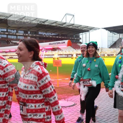 07.12.2025 - St. Pauli X-Mass-Run No. 15 Luisa Fischer http://msf.ph/oto/9390051 07.12.2025 12:09:34 Ziel 25, 30, 4717, 15, 4711, 138, 586, 643, 775, 807, 1214, 1219, 1253, 1269, 1270, 1405, 1652, 1653, 1685, 1725, 1727, 1901, 2009, 2414, 2679, 2731, 3230, 3233, 3538, 3595, 3876, 3947, 3955, 3966, 4084, 4086, 4137, 4138, 4182, 4183, 4196, 4197, 4198, 4267, 4282, 4283, 4294, 4295, 4297, 4429, 4720 meine-sportfotos.de