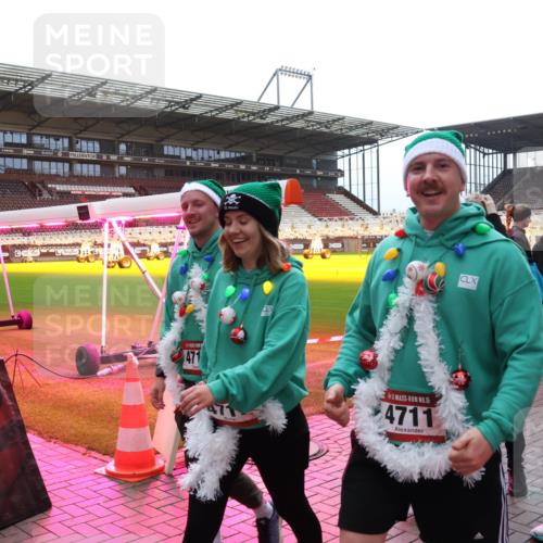 07.12.2025 - St. Pauli X-Mass-Run No. 15 Luisa Fischer http://msf.ph/oto/9390054 07.12.2025 12:09:35 Ziel 471, 15, 4711, 2889, 4213, 138, 586, 643, 775, 807, 1219, 1269, 1270, 1405, 1652, 1653, 1685, 1725, 1727, 1901, 2009, 2414, 2679, 2731, 3230, 3233, 3538, 3595, 3876, 3947, 3955, 3966, 4084, 4086, 4137, 4138, 4182, 4183, 4196, 4197, 4198, 4267, 4282, 4283, 4294, 4295, 4297, 4429, 4720 meine-sportfotos.de