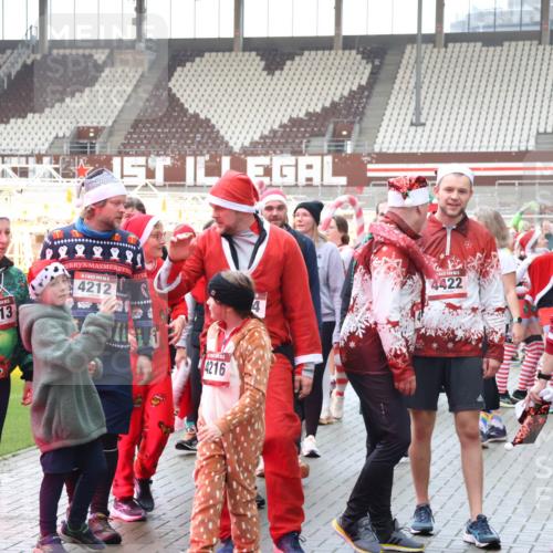 07.12.2025 - St. Pauli X-Mass-Run No. 15 Luisa Fischer http://msf.ph/oto/9390062 07.12.2025 12:09:43 Ziel 4213, 2, 2, 2, 2, 1, 4212, 4216, 4422, 138, 586, 643, 775, 807, 1405, 1652, 1653, 1685, 1725, 1727, 1901, 2009, 2414, 2731, 3233, 3538, 3947, 3955, 3966, 4196, 4197, 4198, 4267, 4282, 4283, 4313, 4315, 4720 meine-sportfotos.de