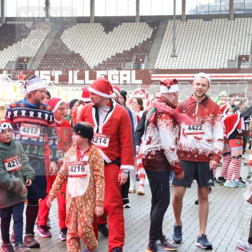 07.12.2025 - St. Pauli X-Mass-Run No. 15 Luisa Fischer http://msf.ph/oto/9390063 07.12.2025 12:09:43 Ziel 4213, 4212, 4215, 61, 5, 4216, 5, 4214, 4422, 138, 586, 643, 775, 807, 1405, 1652, 1653, 1685, 1725, 1727, 1901, 2009, 2414, 2731, 3233, 3538, 3947, 3955, 3966, 4196, 4197, 4198, 4267, 4282, 4283, 4313, 4315, 4720 meine-sportfotos.de