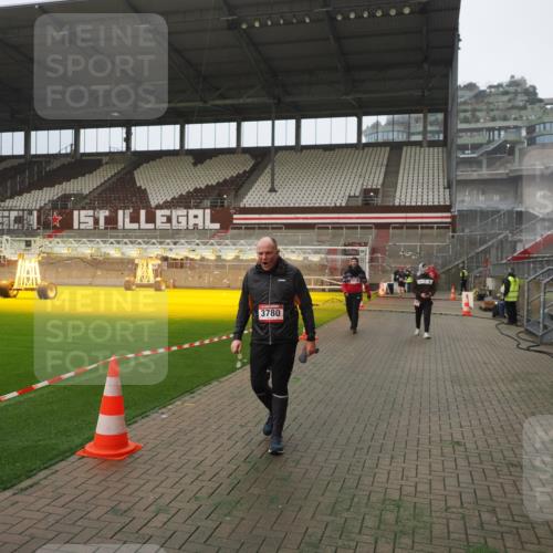 07.12.2025 - St. Pauli X-Mass-Run No. 15 Fabian Wolf http://msf.ph/oto/9390064 07.12.2025 10:22:56 Ziel 794, 2638, 3780, 4287, 4407, 4411, 4419, 4509, 4539 meine-sportfotos.de
