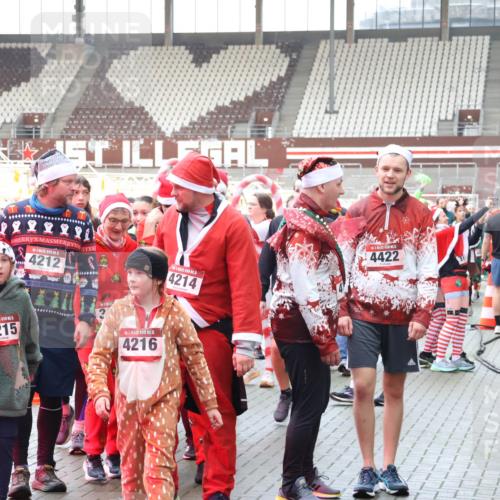 07.12.2025 - St. Pauli X-Mass-Run No. 15 Luisa Fischer http://msf.ph/oto/9390065 07.12.2025 12:09:44 Ziel 4213, 4212, 4215, 15, 4216, 4214, 4422, 138, 643, 775, 807, 1405, 1652, 1653, 1685, 1725, 1727, 1901, 2009, 2414, 2731, 3538, 3947, 3955, 3966, 4196, 4197, 4198, 4267, 4282, 4283, 4313, 4315, 4720 meine-sportfotos.de