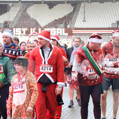 07.12.2025 - St. Pauli X-Mass-Run No. 15 Luisa Fischer http://msf.ph/oto/9390071 07.12.2025 12:09:45 Ziel 15, 4215, 15, 4213, 1, 15, 4214, 5, 4216, 19, 41, 4422, 5, 4182, 138, 643, 775, 807, 1405, 1652, 1653, 1685, 1725, 1727, 2009, 2414, 2731, 3538, 3947, 3955, 3966, 4196, 4197, 4198, 4267, 4282, 4283, 4313, 4315 meine-sportfotos.de