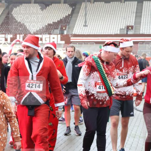 07.12.2025 - St. Pauli X-Mass-Run No. 15 Luisa Fischer http://msf.ph/oto/9390073 07.12.2025 12:09:46 Ziel 15, 1213, 1, 15, 4216, 5, 4214, 9, 41, 4422, 4182, 138, 643, 775, 807, 1405, 1652, 1653, 1685, 1725, 1727, 2009, 2414, 2731, 3538, 3947, 3955, 3966, 4196, 4197, 4198, 4267, 4282, 4283, 4313, 4315 meine-sportfotos.de