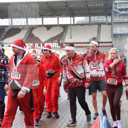 07.12.2025 - St. Pauli X-Mass-Run No. 15 Luisa Fischer http://msf.ph/oto/9390078 07.12.2025 12:09:48 Ziel 15, 216, 4212, 4214, 861, 4422, 3609, 4182, 138, 643, 775, 807, 1405, 1652, 1653, 1685, 1725, 1727, 2009, 2414, 2731, 3538, 3947, 3955, 3966, 4196, 4197, 4198, 4267, 4282, 4283, 4313, 4315 meine-sportfotos.de