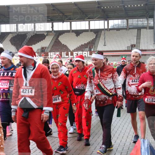 07.12.2025 - St. Pauli X-Mass-Run No. 15 Luisa Fischer http://msf.ph/oto/9390079 07.12.2025 12:09:48 Ziel 270, 213, 4212, 4214, 8861, 3609, 4422, 4216, 4182, 138, 643, 775, 807, 1405, 1652, 1653, 1685, 1725, 1727, 2009, 2414, 2731, 3538, 3947, 3955, 3966, 4196, 4197, 4198, 4267, 4282, 4283, 4313, 4315 meine-sportfotos.de