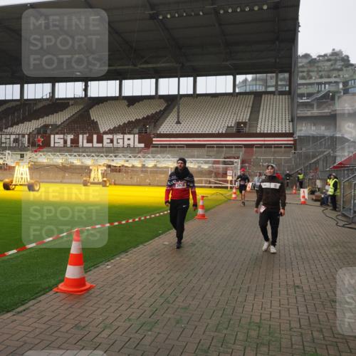 07.12.2025 - St. Pauli X-Mass-Run No. 15 Fabian Wolf http://msf.ph/oto/9390080 07.12.2025 10:23:00 Ziel 794, 1996, 2123, 2304, 2638, 3780, 4287, 4407, 4411 meine-sportfotos.de