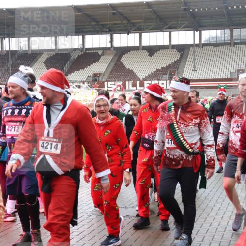 07.12.2025 - St. Pauli X-Mass-Run No. 15 Luisa Fischer http://msf.ph/oto/9390081 07.12.2025 12:09:48 Ziel 4213, 4212, 4214, 4216, 1, 270, 360, 41, 314, 44, 4182, 138, 643, 775, 807, 1405, 1652, 1653, 1685, 1725, 1727, 2009, 2414, 2731, 3538, 3947, 3955, 3966, 4196, 4197, 4198, 4267, 4282, 4283, 4313, 4315 meine-sportfotos.de