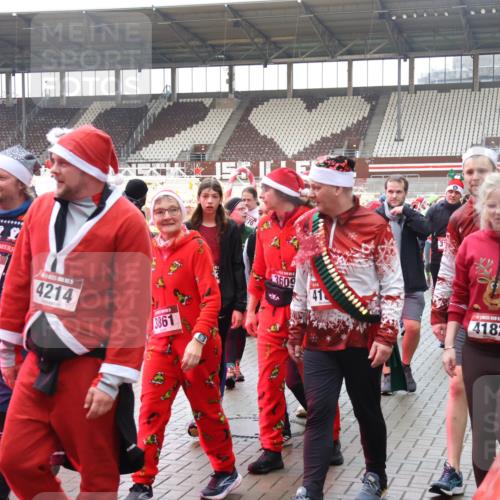 07.12.2025 - St. Pauli X-Mass-Run No. 15 Luisa Fischer http://msf.ph/oto/9390082 07.12.2025 12:09:49 Ziel 4212, 5, 4214, 3861, 3609, 41, 4182, 138, 643, 775, 807, 1405, 1494, 1652, 1653, 1685, 1725, 1727, 2009, 2414, 2731, 3538, 3947, 3955, 3966, 4196, 4197, 4198, 4267, 4282, 4283, 4313, 4315 meine-sportfotos.de