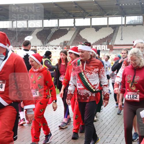 07.12.2025 - St. Pauli X-Mass-Run No. 15 Luisa Fischer http://msf.ph/oto/9390085 07.12.2025 12:09:49 Ziel 421, 15, 4214, 5, 861, 149, 14, 41, 5, 4182, 348, 138, 643, 775, 807, 1405, 1494, 1652, 1653, 1685, 1725, 1727, 2009, 2414, 2731, 3538, 3947, 3955, 3966, 4196, 4197, 4198, 4267, 4282, 4283, 4313, 4315 meine-sportfotos.de