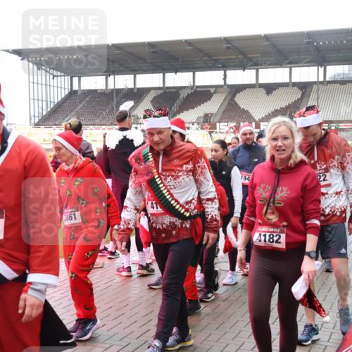 07.12.2025 - St. Pauli X-Mass-Run No. 15 Luisa Fischer http://msf.ph/oto/9390089 07.12.2025 12:09:50 Ziel 18, 4212, 15, 4214, 3861, 41, 194, 4182, 138, 643, 775, 807, 1405, 1494, 1652, 1653, 1725, 1727, 2009, 2731, 3538, 3947, 3955, 3966, 4196, 4197, 4198, 4267, 4282, 4283, 4313, 4315 meine-sportfotos.de