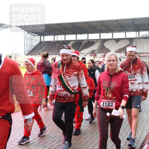 07.12.2025 - St. Pauli X-Mass-Run No. 15 Luisa Fischer http://msf.ph/oto/9390090 07.12.2025 12:09:51 Ziel 15, 4214, 61, 41, 4182, 5, 1422, 138, 643, 775, 807, 1405, 1494, 1652, 1653, 1725, 1727, 2009, 2731, 3538, 3947, 3955, 3966, 4196, 4197, 4198, 4267, 4282, 4283, 4313, 4315 meine-sportfotos.de