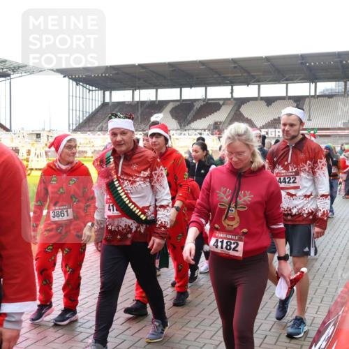 07.12.2025 - St. Pauli X-Mass-Run No. 15 Luisa Fischer http://msf.ph/oto/9390091 07.12.2025 12:09:51 Ziel 15, 4214, 3861, 15, 4182, 4422, 138, 643, 775, 807, 1405, 1494, 1652, 1653, 1725, 1727, 2009, 2731, 3538, 3947, 3955, 3966, 4196, 4197, 4198, 4267, 4282, 4283, 4313, 4315 meine-sportfotos.de