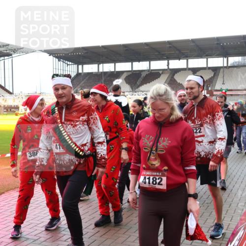 07.12.2025 - St. Pauli X-Mass-Run No. 15 Luisa Fischer http://msf.ph/oto/9390093 07.12.2025 12:09:51 Ziel 386, 41, 15, 4182, 122, 20, 348, 138, 643, 775, 807, 1405, 1494, 1652, 1653, 1725, 1727, 2009, 2731, 3538, 3947, 3955, 3966, 4196, 4197, 4198, 4267, 4282, 4283, 4313, 4315 meine-sportfotos.de