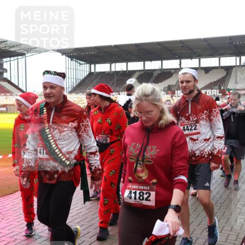07.12.2025 - St. Pauli X-Mass-Run No. 15 Luisa Fischer http://msf.ph/oto/9390094 07.12.2025 12:09:52 Ziel 41, 3609, 15, 4182, 5, 4422, 20, 348, 138, 643, 775, 807, 1405, 1494, 1725, 1727, 2009, 2731, 3538, 3947, 3955, 3966, 4196, 4197, 4198, 4267, 4282, 4283, 4313, 4315 meine-sportfotos.de