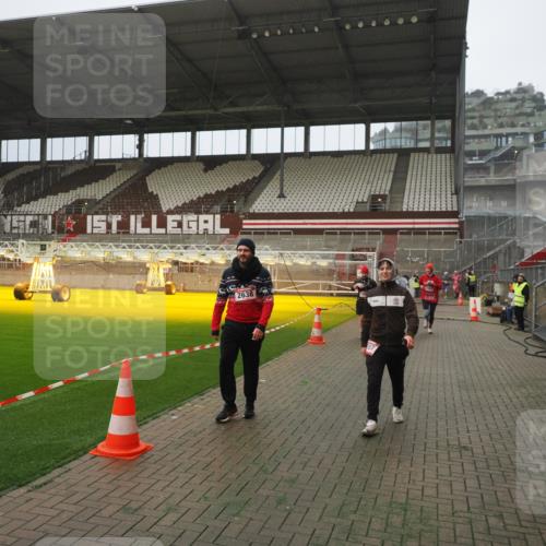 07.12.2025 - St. Pauli X-Mass-Run No. 15 Fabian Wolf http://msf.ph/oto/9390095 07.12.2025 10:23:02 Ziel 794, 1996, 2123, 2304, 2638, 3780, 4287 meine-sportfotos.de